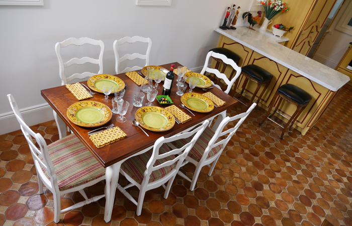 Bordeaux dining table in cherrywood