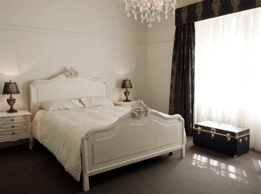 Classic and Traditional Styles Formal Black and White Bedroom