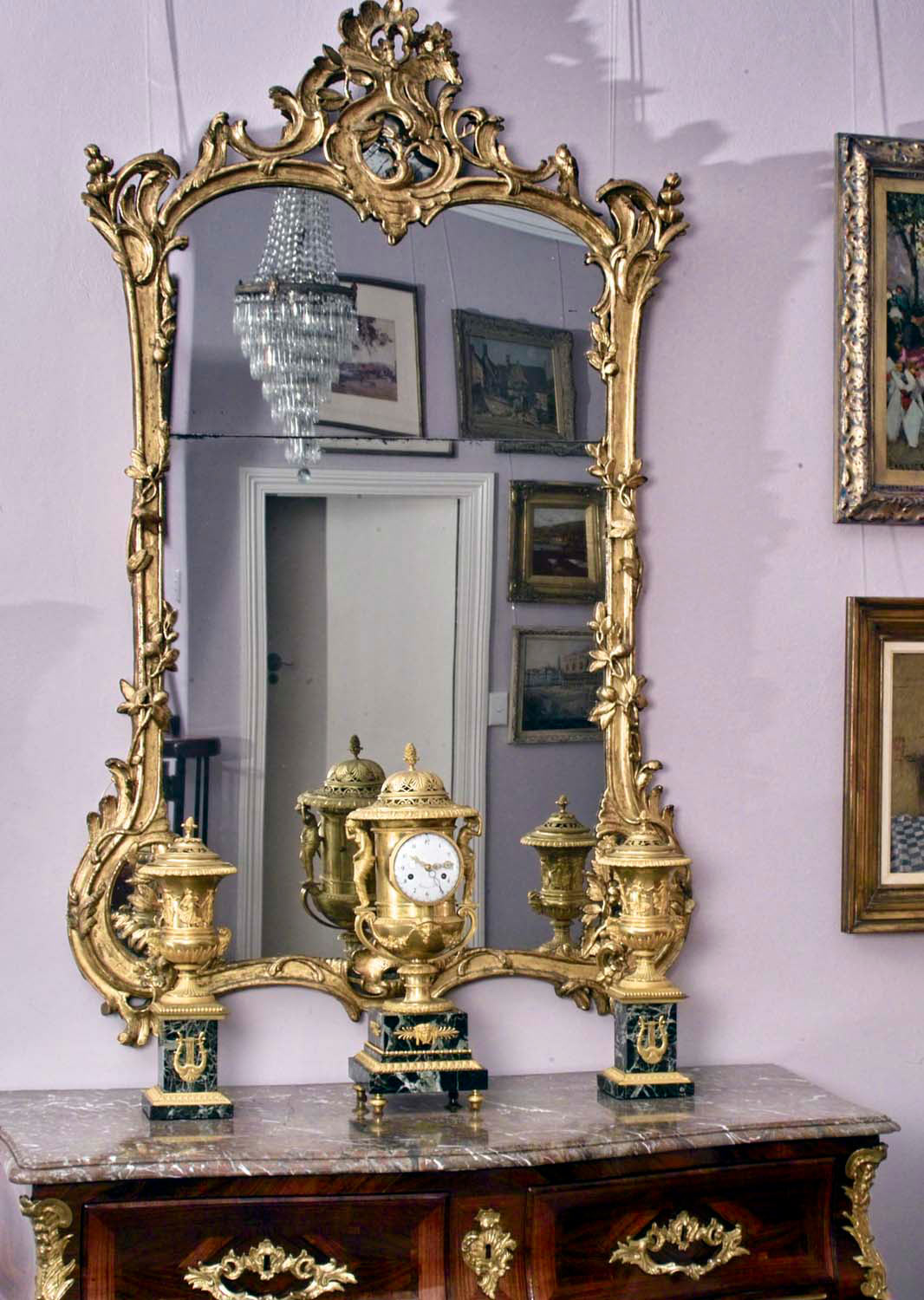 1 Beautiful French mirror with gilding finishes