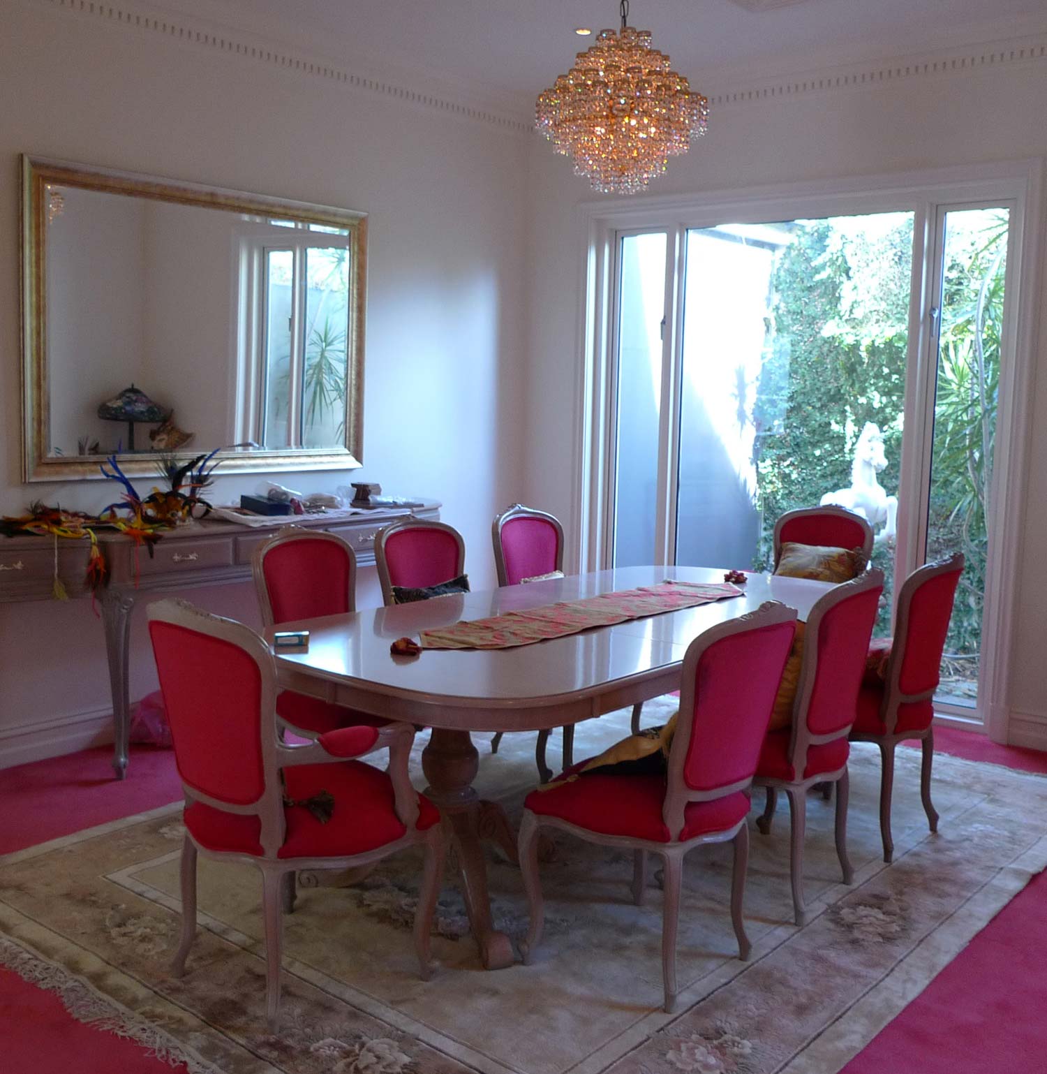 10 French dining table with Louis XV furniture and classical chandeliers