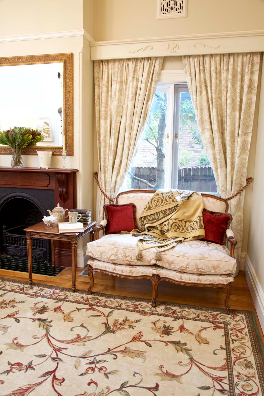 11 French and classical curtains for your interiors