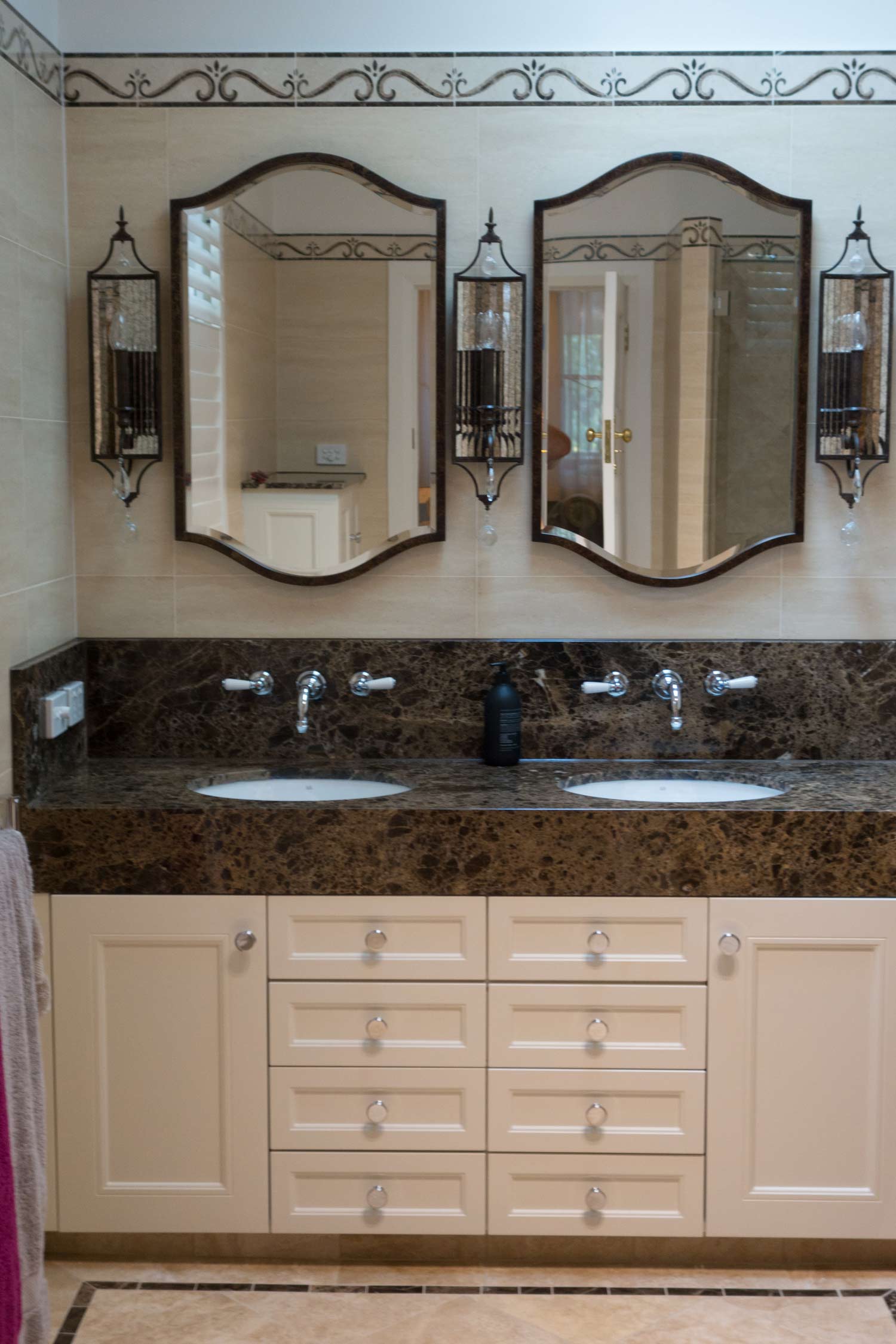 11 French style bathroom and vanity design