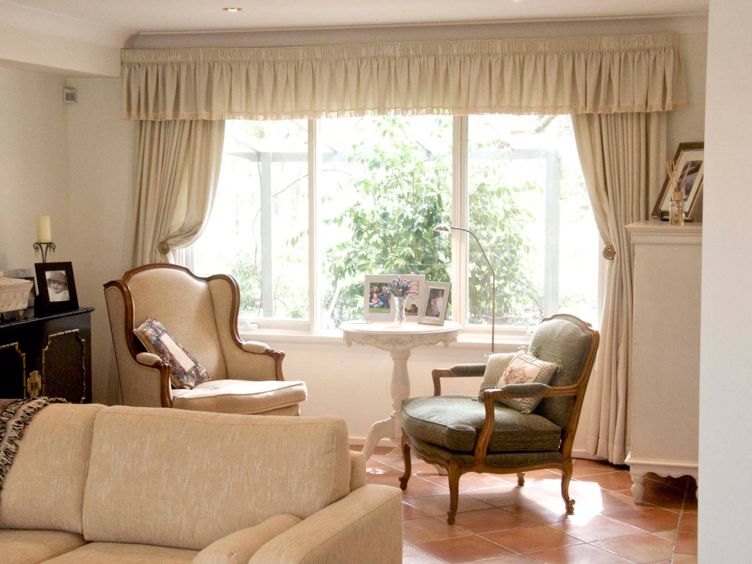 13 French and classical curtains for your interiors
