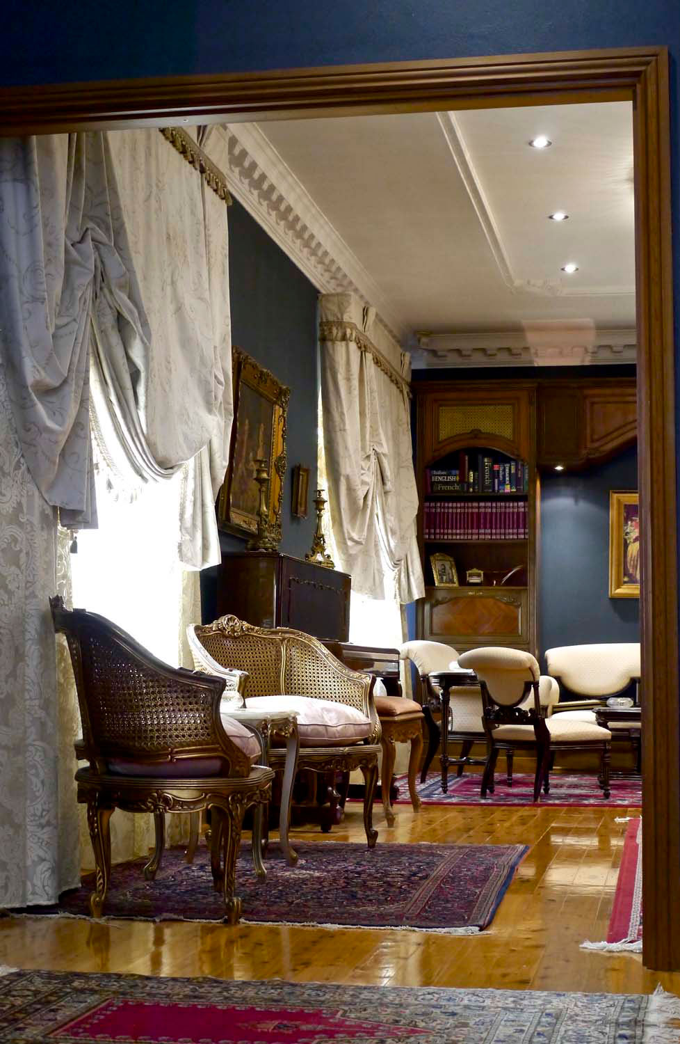 14 French and classical curtains for your interiors