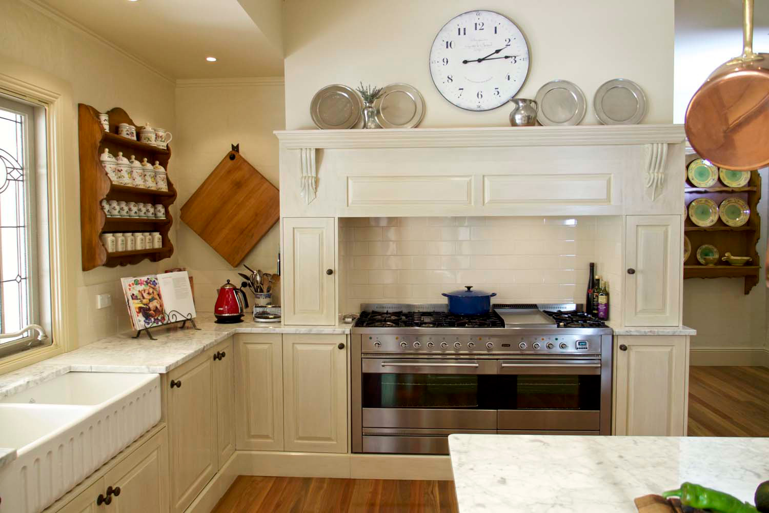 14 French provincial and classic kitchens