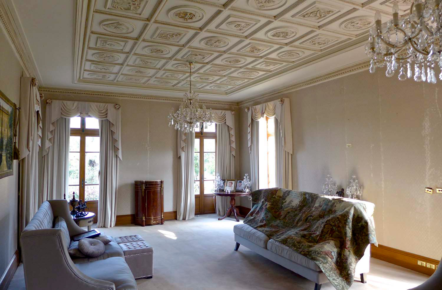 17 French and classical curtains for your interiors