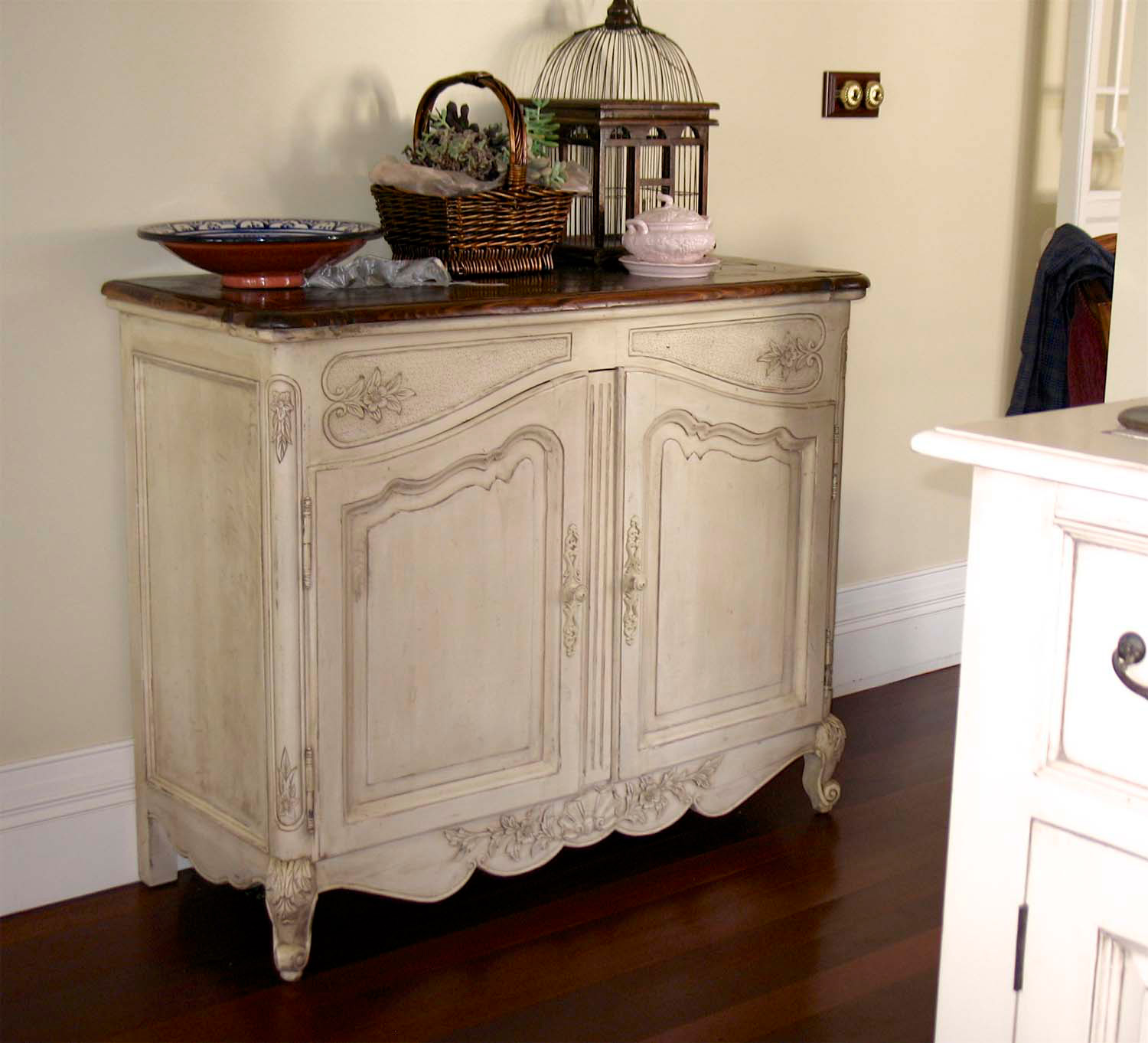 17 French special paint effects on classical and provincial furniture