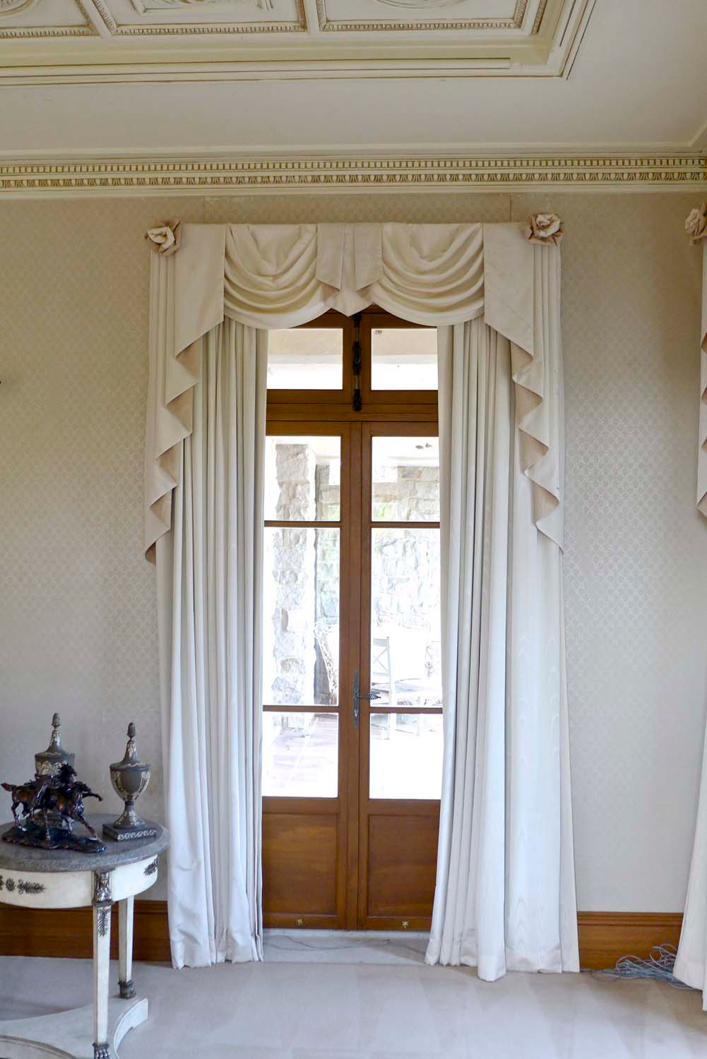 18 French and classical curtains for your interiors
