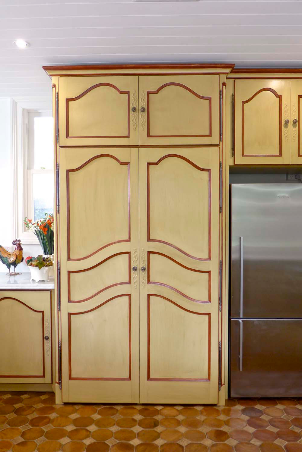 18 French provincial and classic kitchens