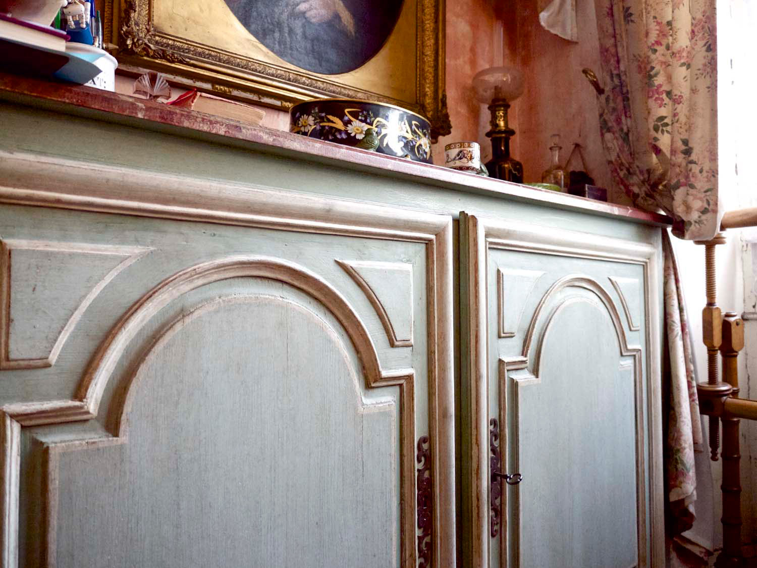 19 French special paint effects on classical and provincial furniture