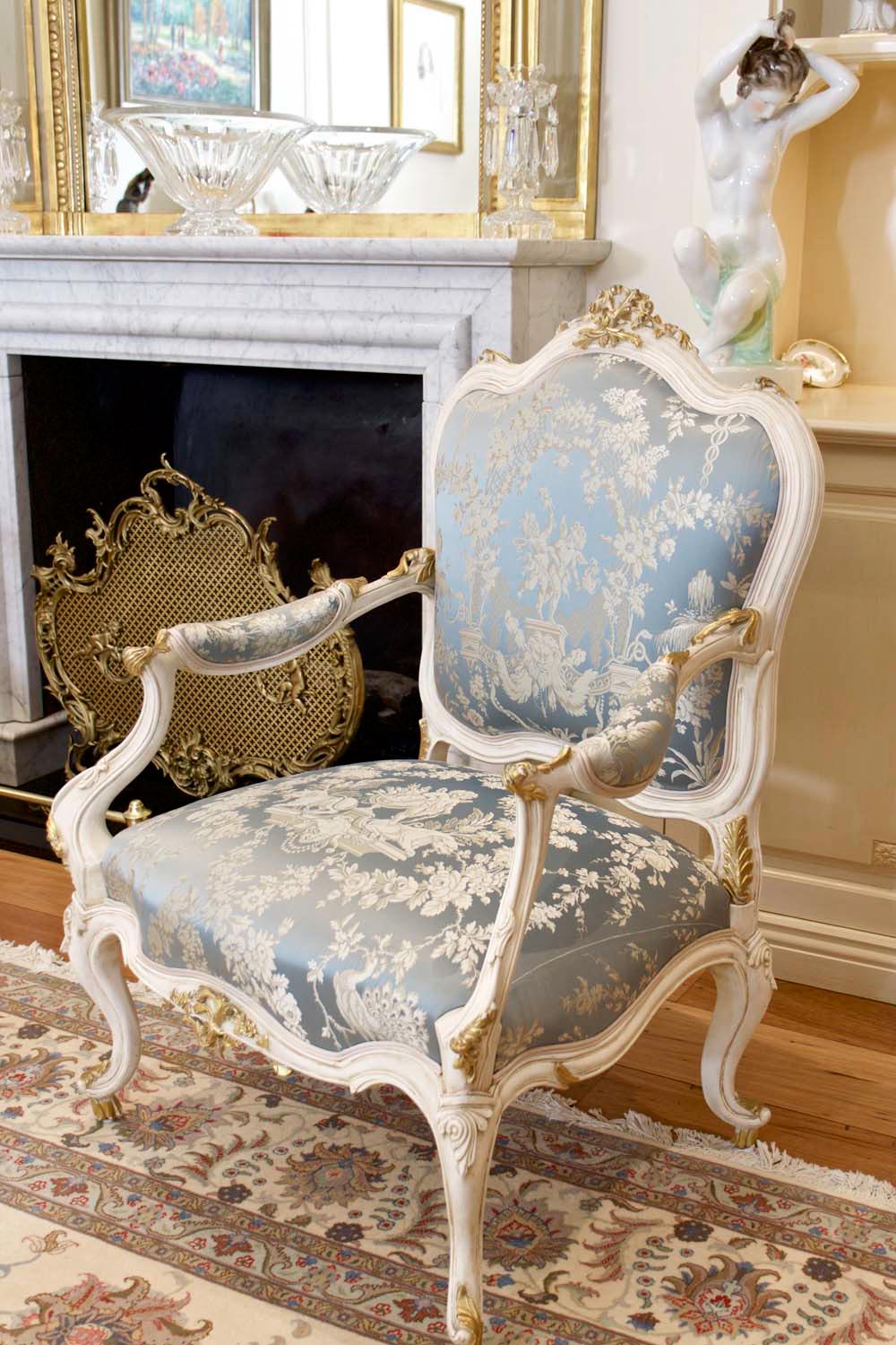 2 French louis archair with french mirror, rug and french blue fabric and gilding