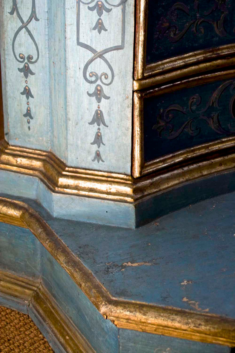 20 French special paint effects on classical and provincial furniture
