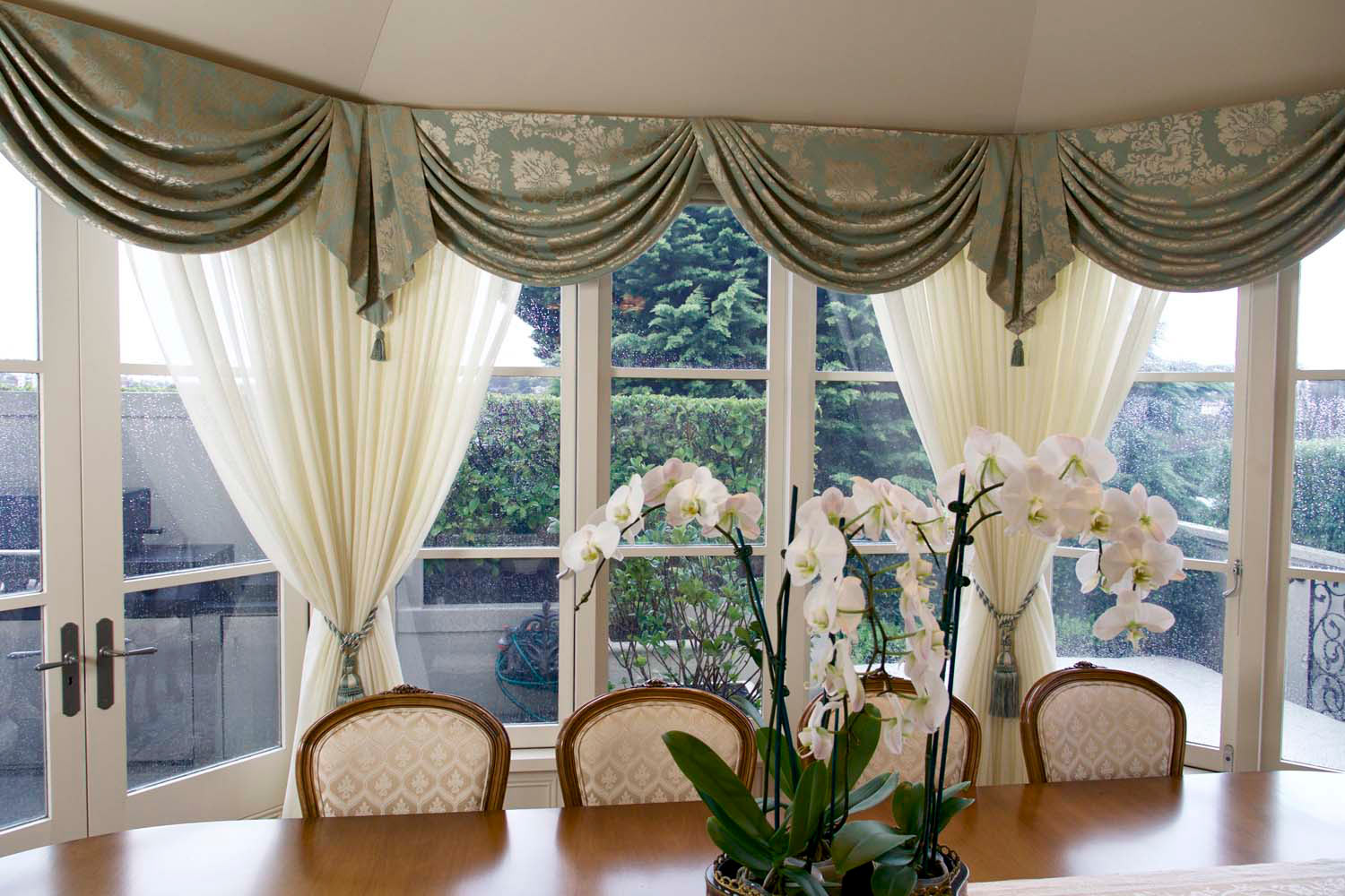 21 French and classical curtains for your interiors