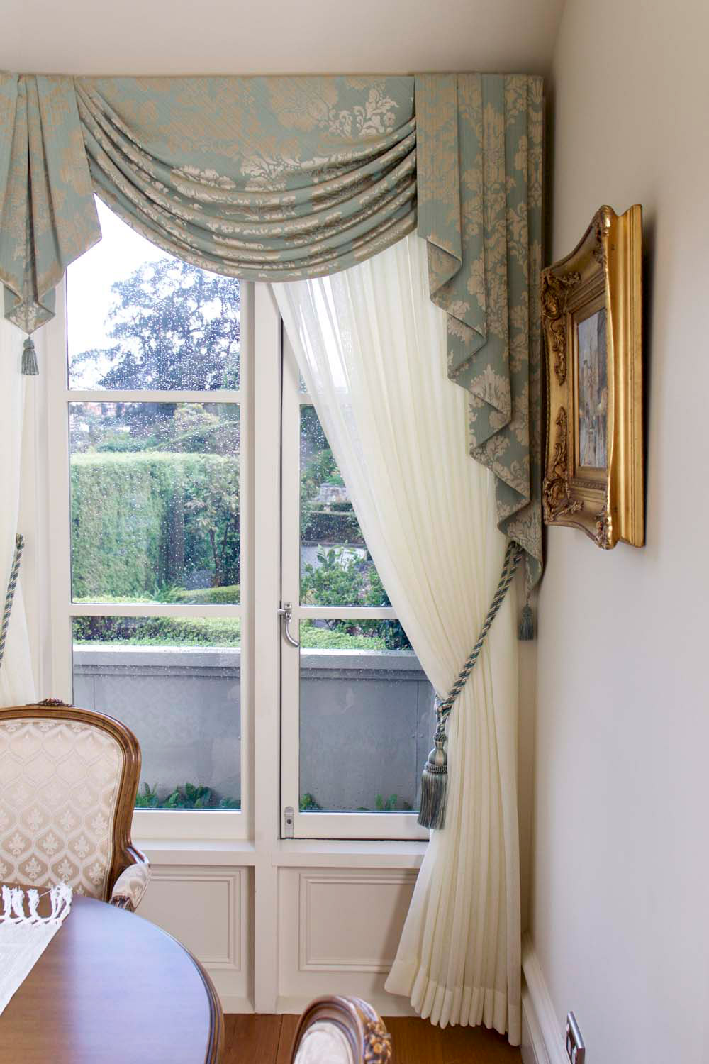 22 French and classical curtains for your interiors