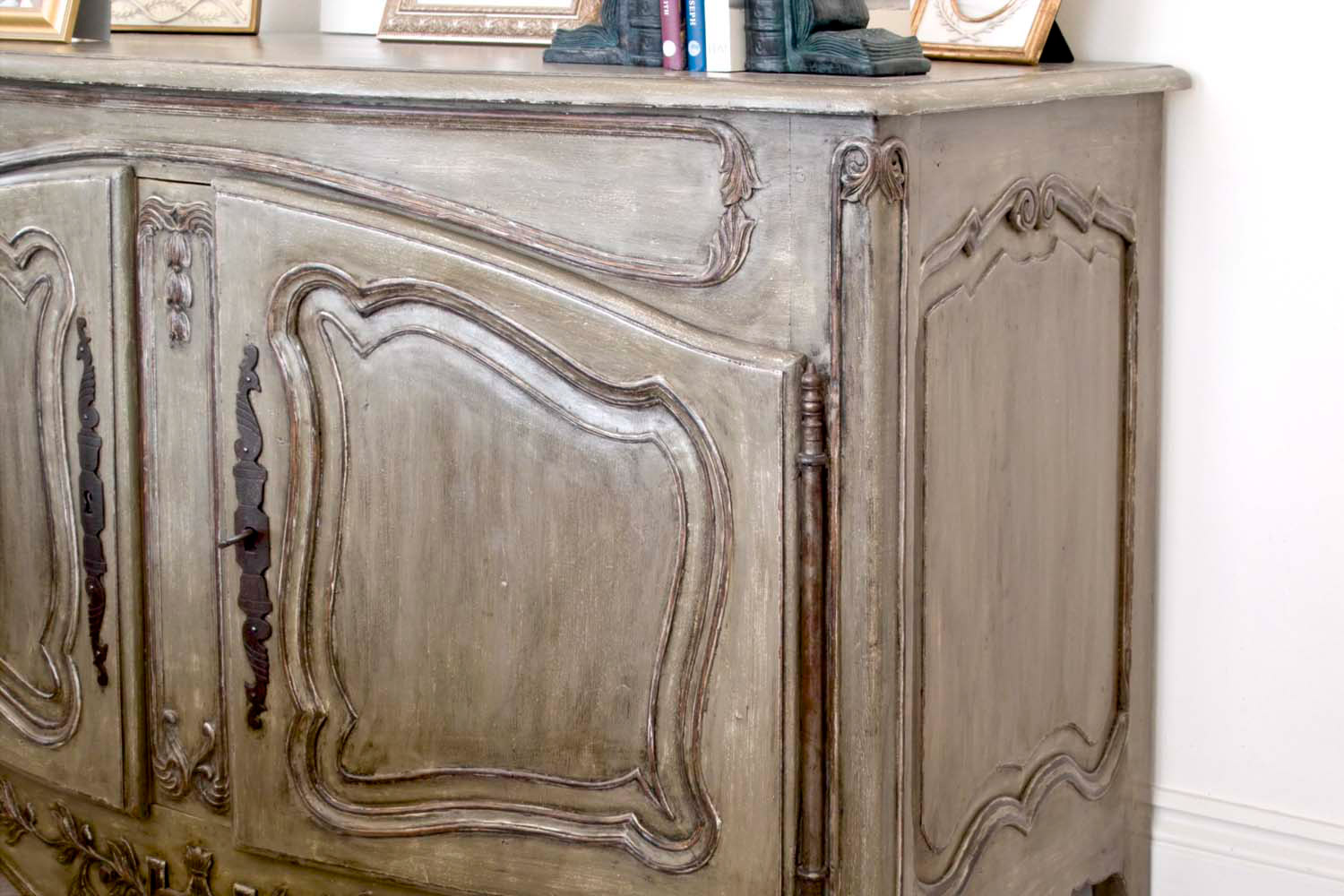 22 French special paint effects on classical and provincial furniture