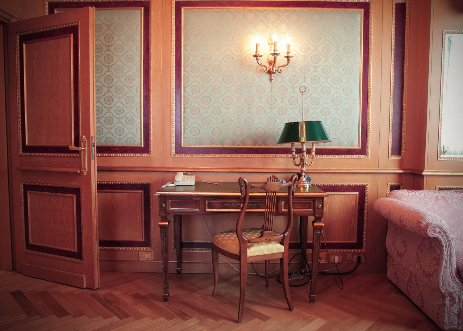 23 French and clasical wall panelling interior design