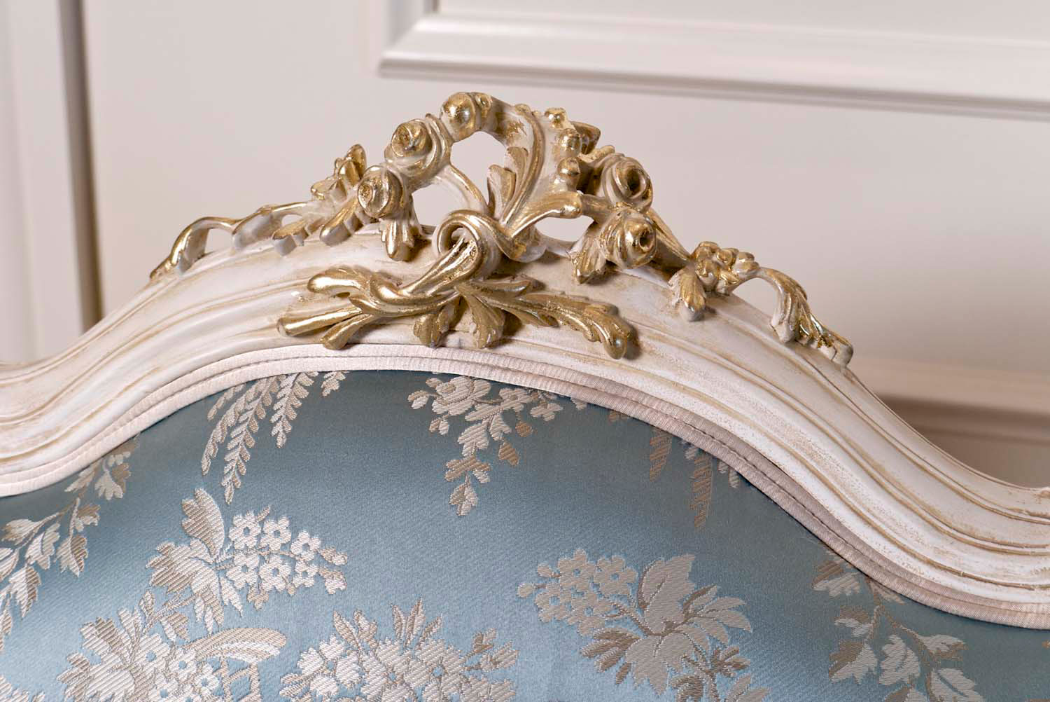24 French gilded furniture finishes