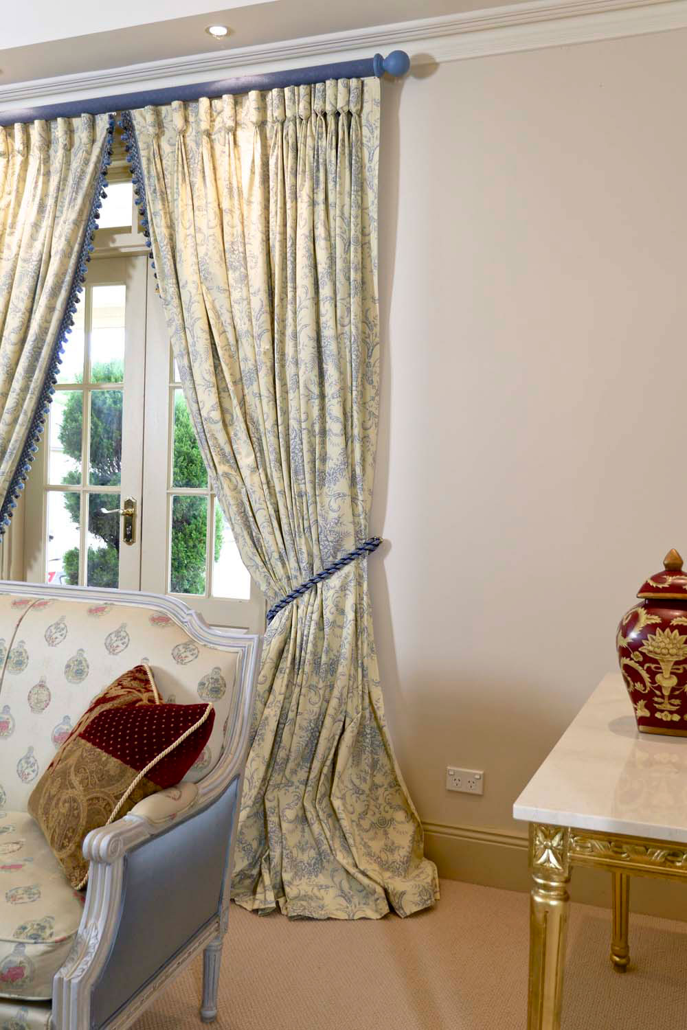 25 French and classical curtains for your interiors