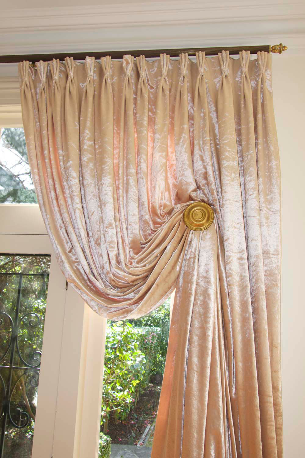27 French and classical curtains for your interiors