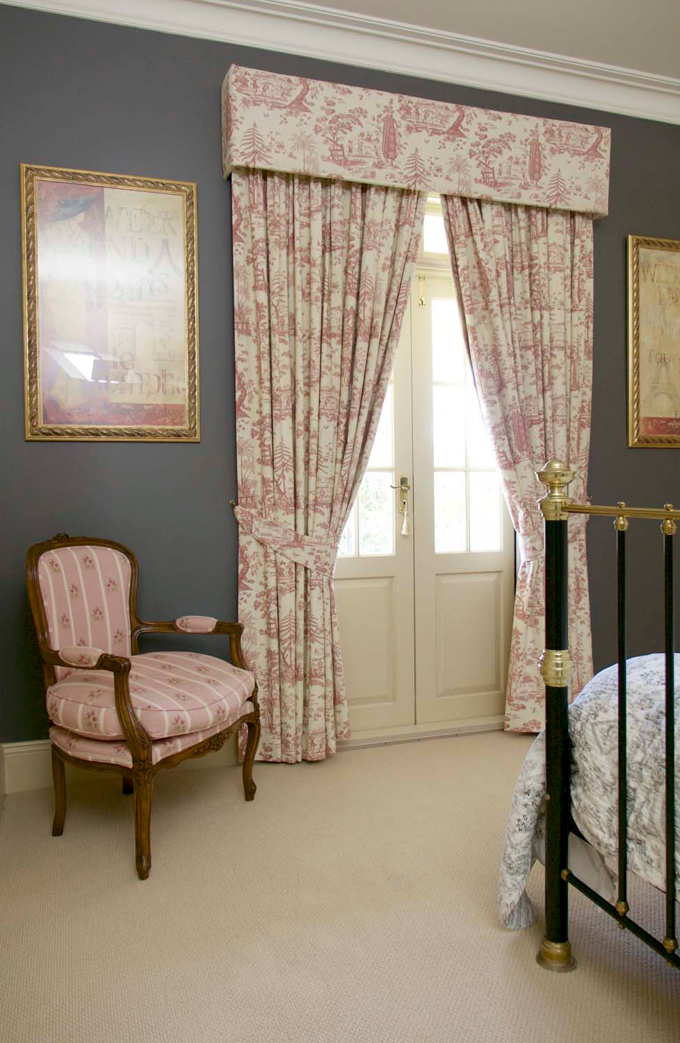 28 French and classical curtains for your interiors