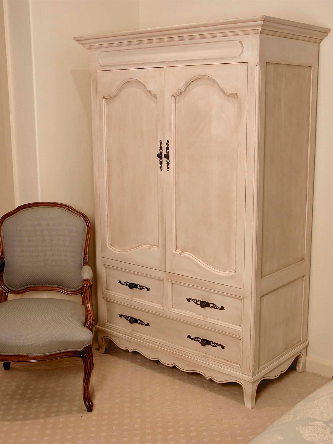 28 French special paint effects on classical and provincial furniture