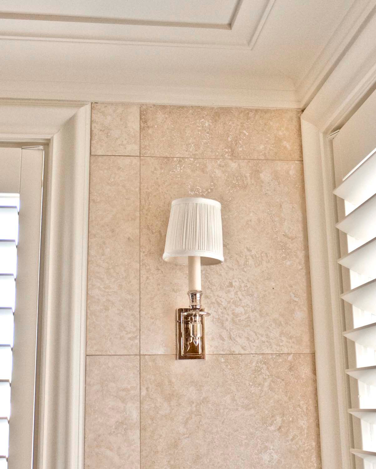 3 Traditional style wall light design in french stye bathroom with formal features