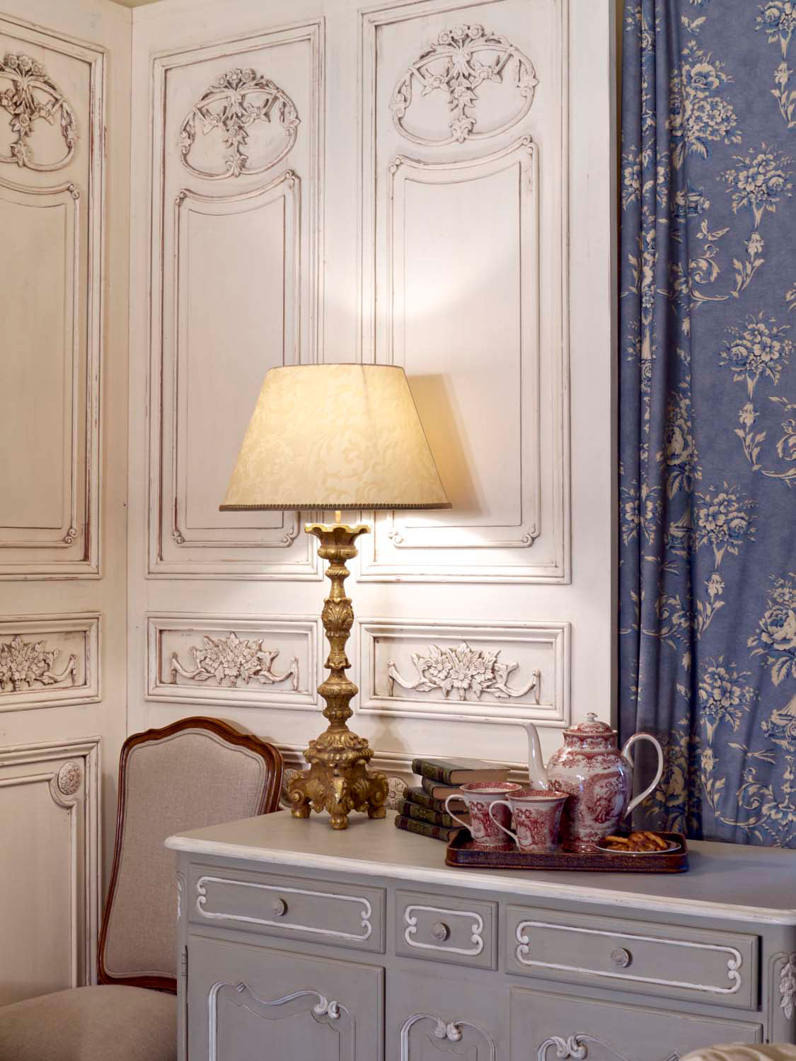 32 French classical Louis door design and interiors