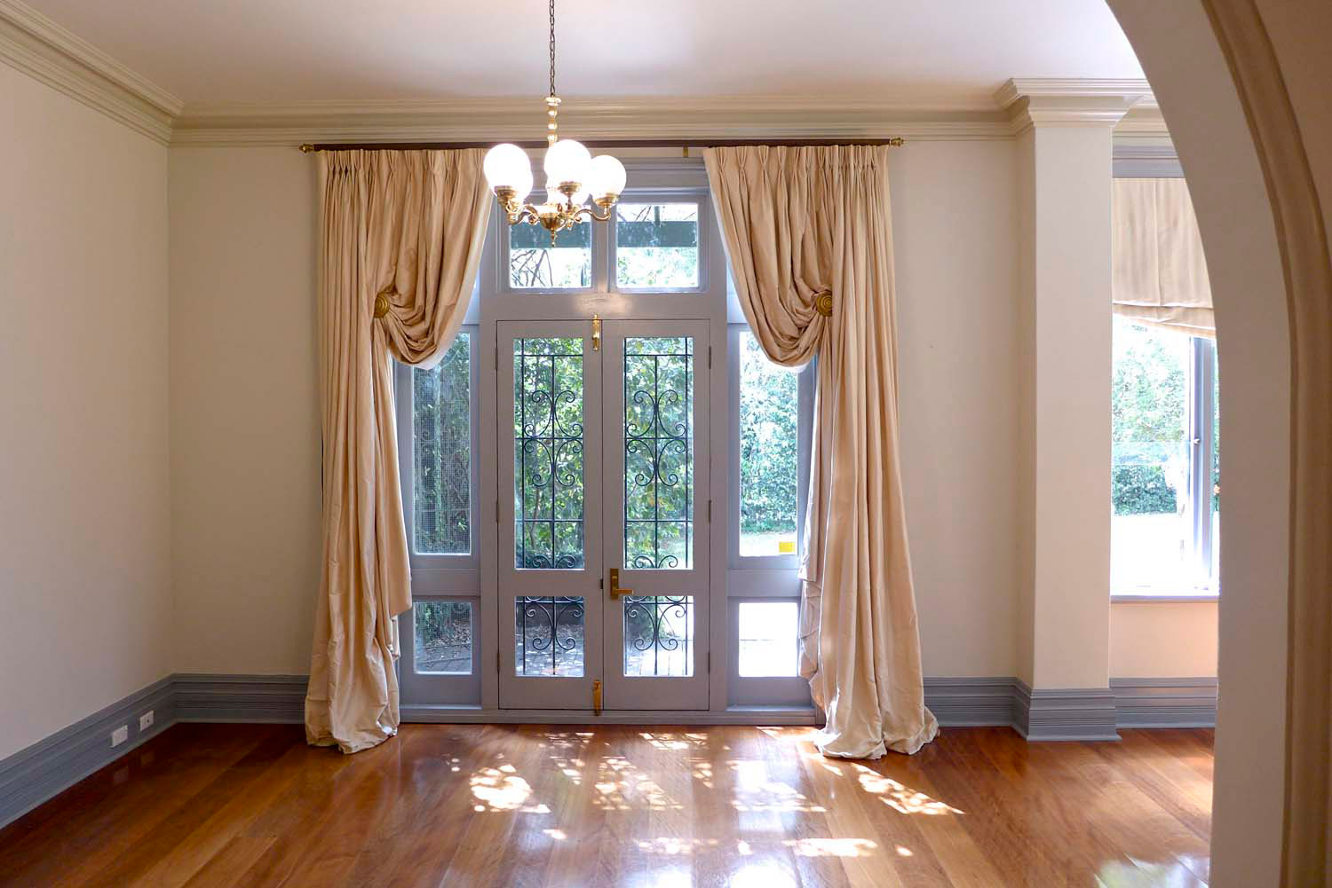 37 French and classical curtains for your interiors