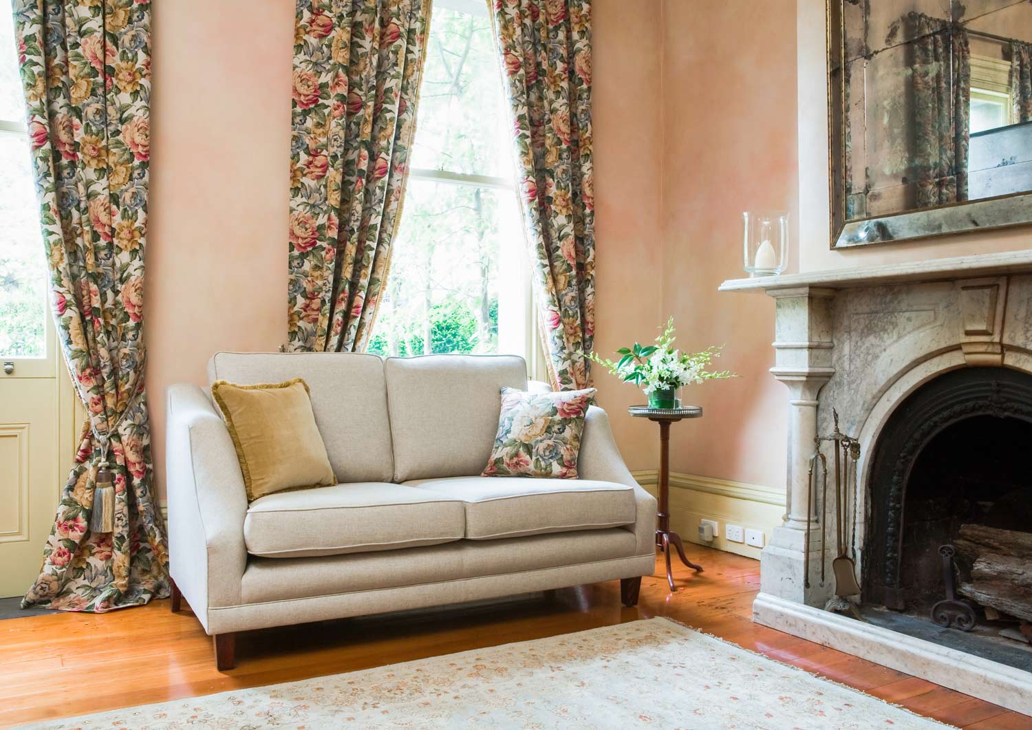 37 French daybeds and classical sofas