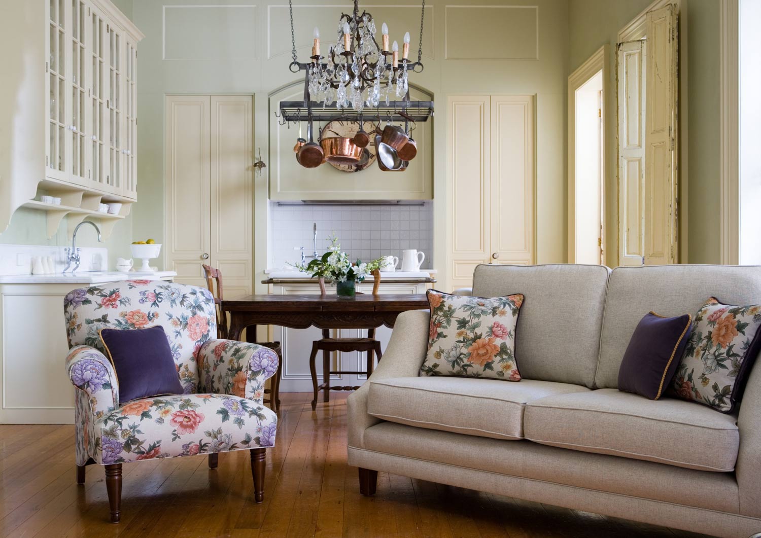 38 French daybeds and classical sofas