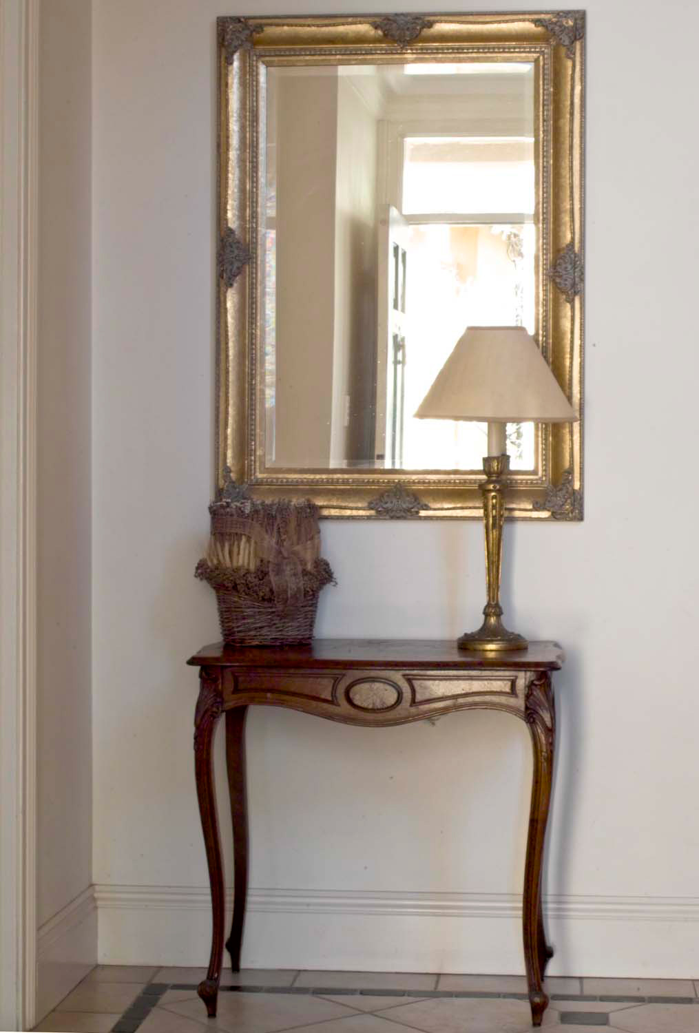 4 Entrance with Louis XV timber hall table, table lamp and mirror with gilding finishes