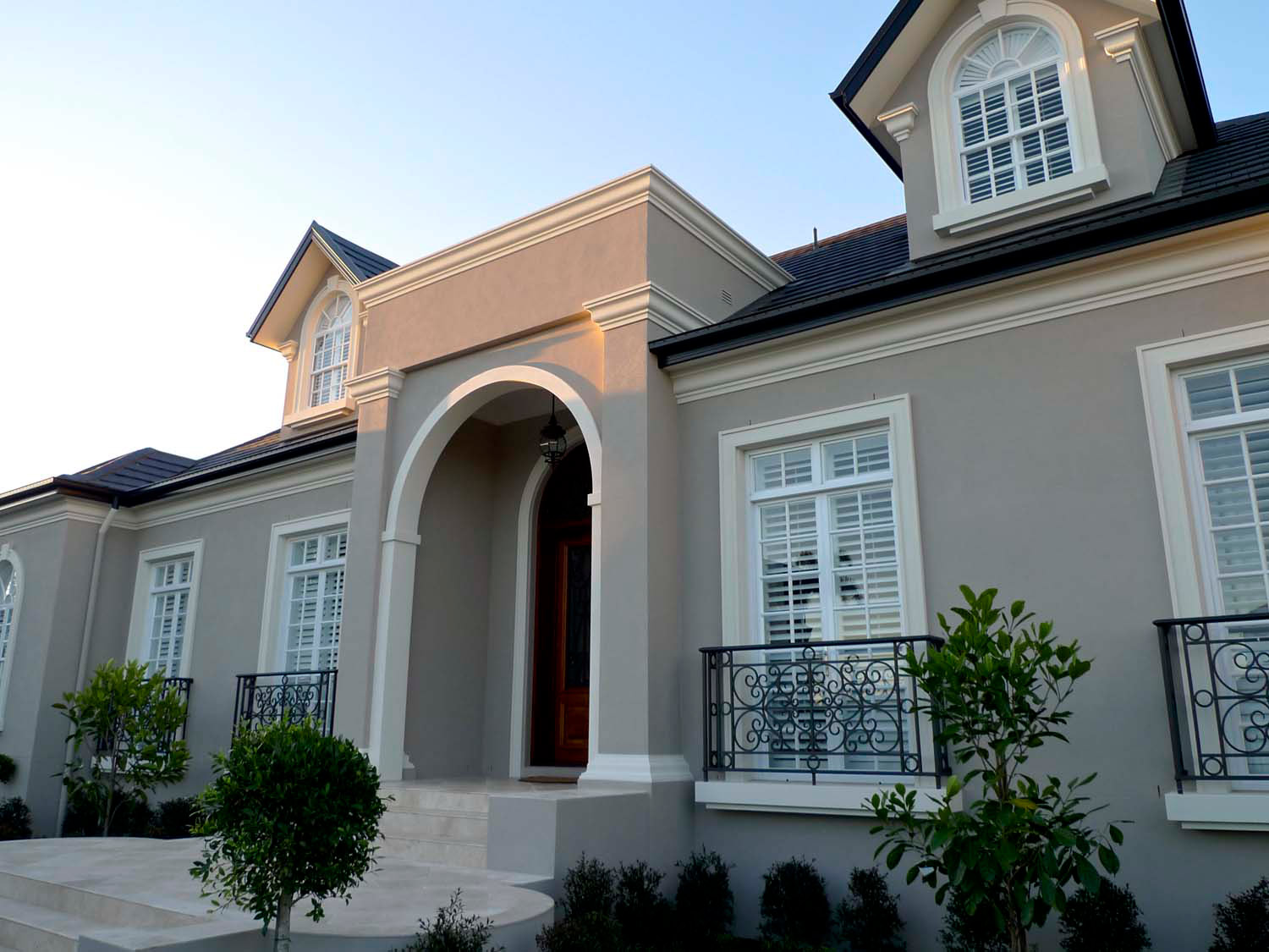 4 Exterior house colour scheme with french grey and antique white paint