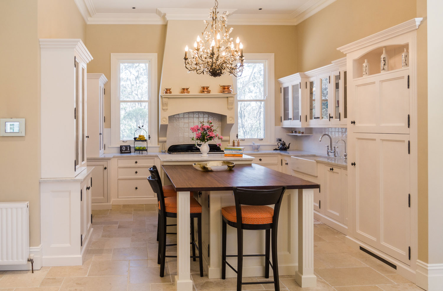 41 French provincial and classic kitchens