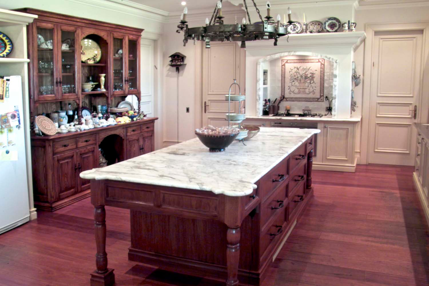 42 French provincial and classic kitchens