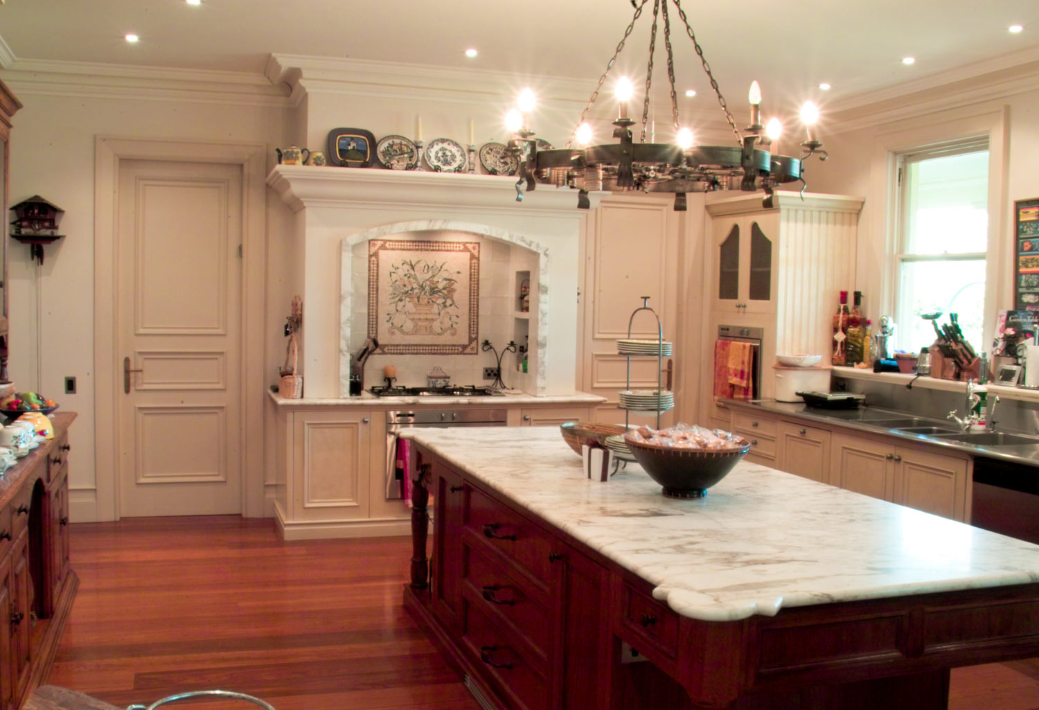 43 French provincial and classic kitchens