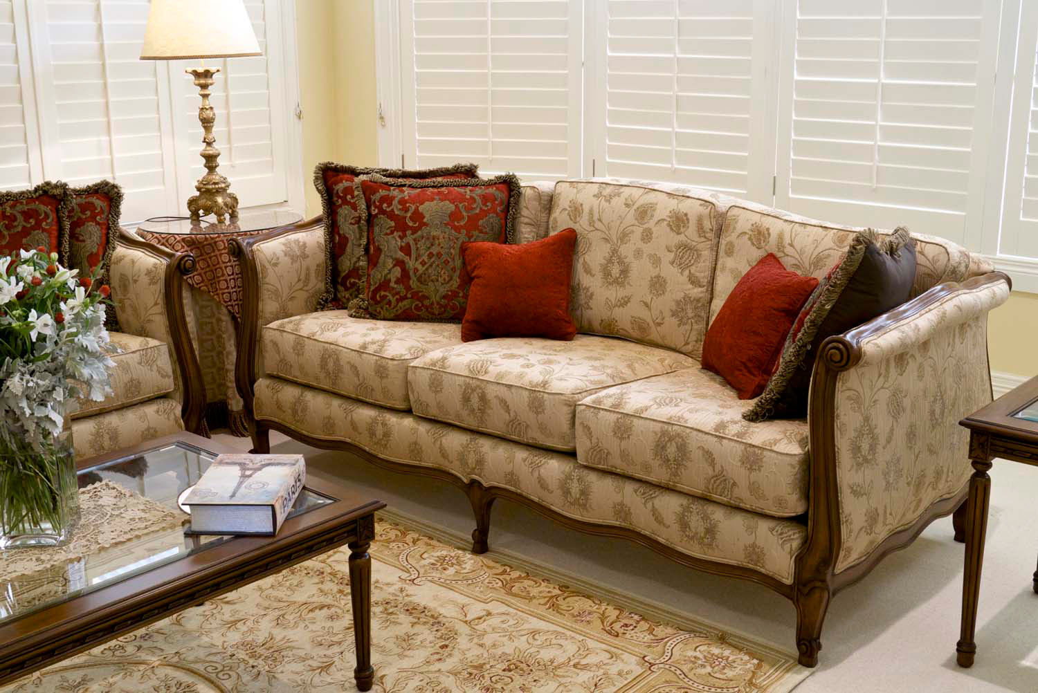 6 French daybed or sofa with side table, lamp and coffee table in demask fabric