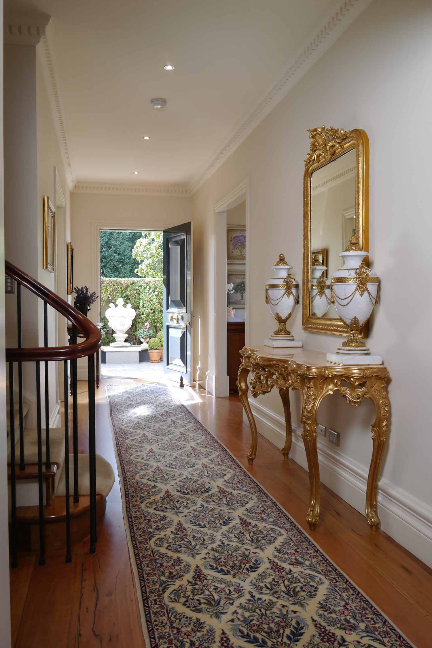 6 French entrance with hall table with gilding legs and two jars with gilding ornements