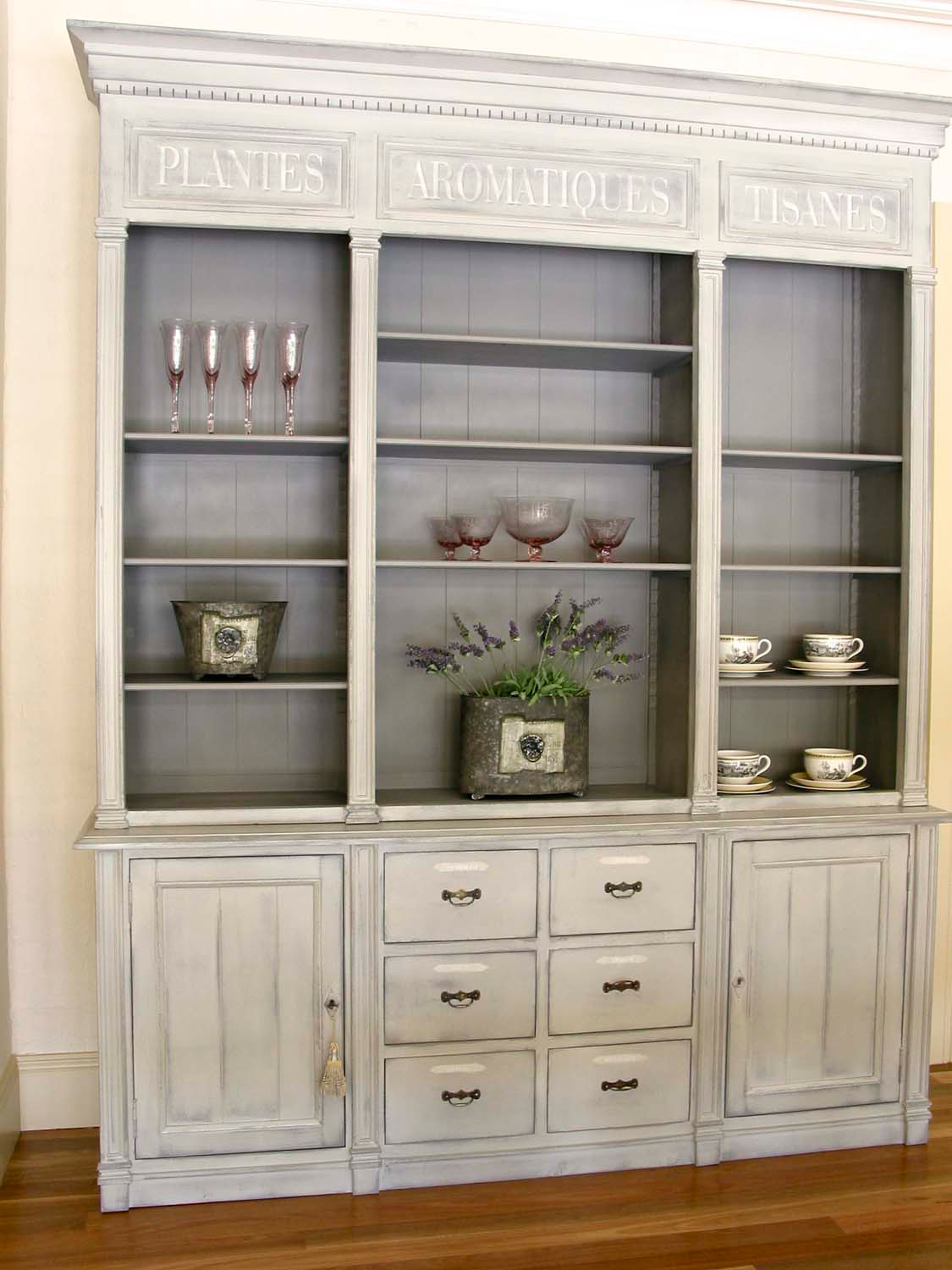 8 French buffet for dining room with décor and comes with matching table and chairs