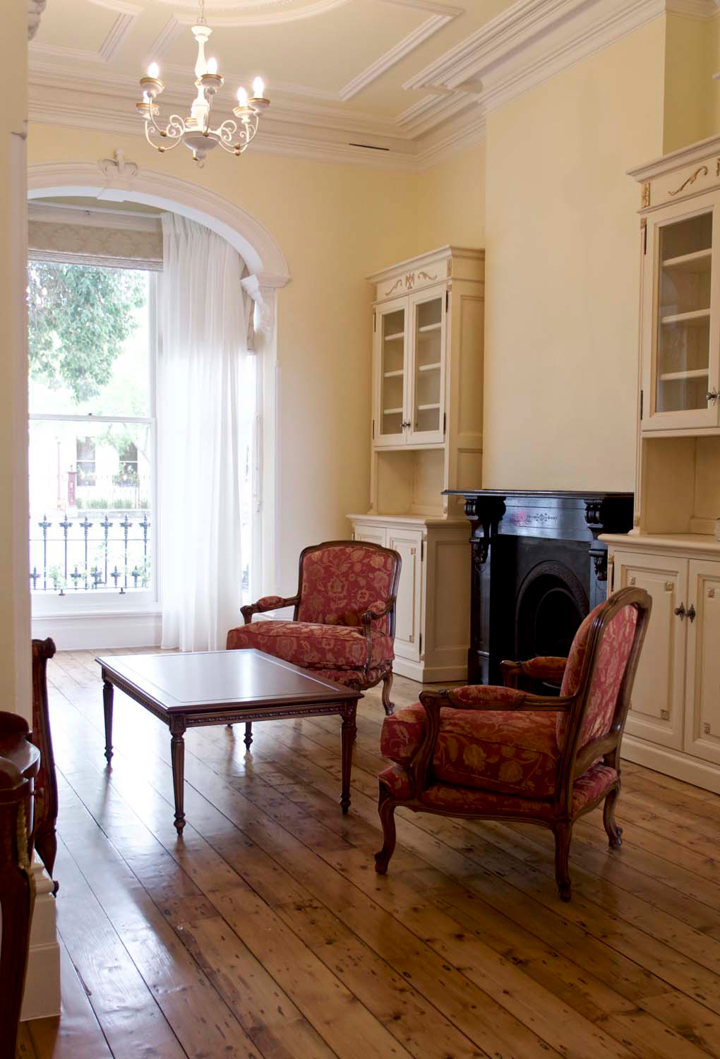 2 French classic interior design for an elegant apartment