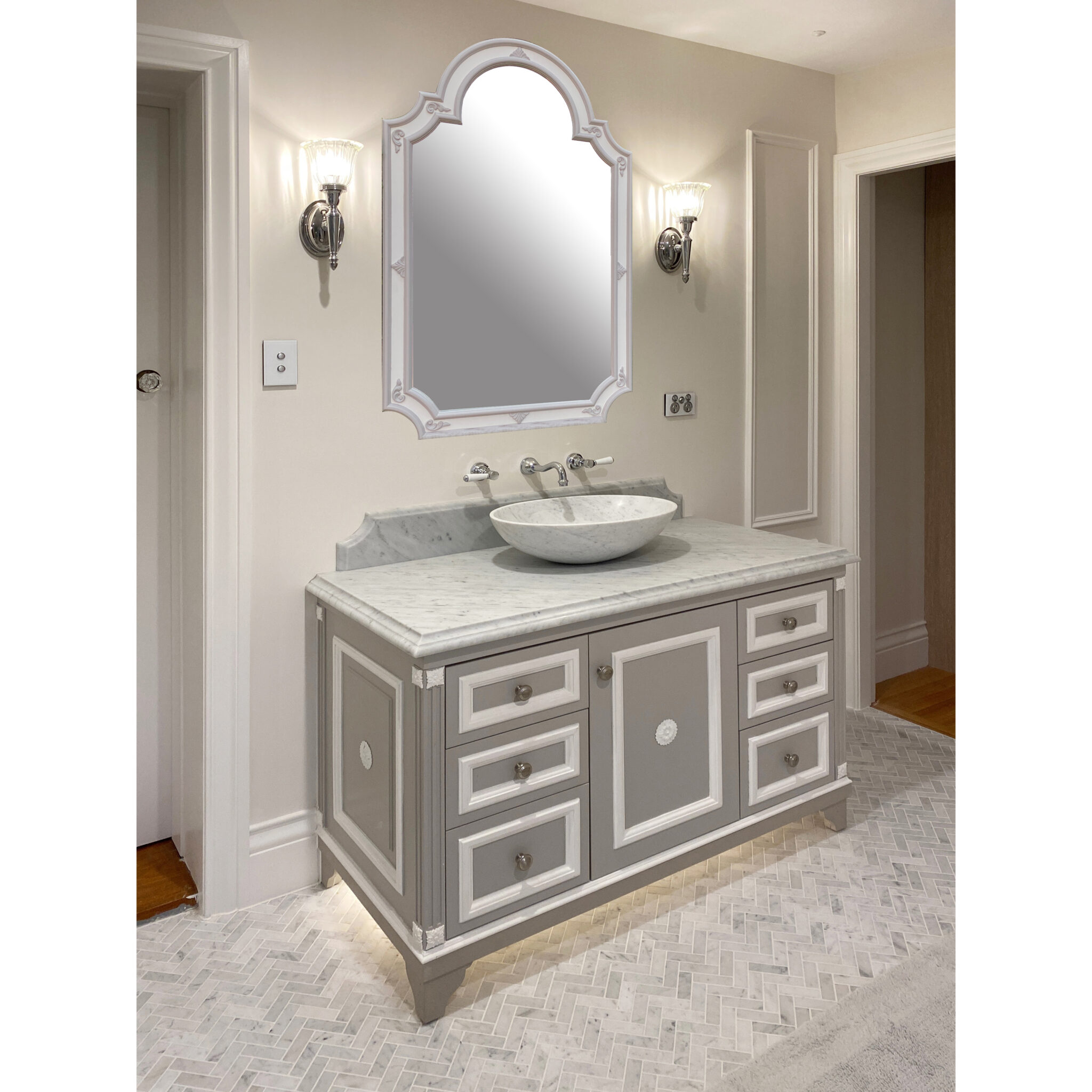 Stunning Hamptons Bathroom Vanity Designs French & Classic Styles