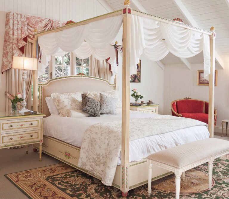 A Romantic French Bedroom - Christophe Living