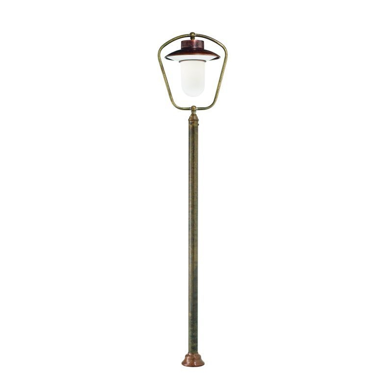 Genoa Post Lamp with Shallow Bell