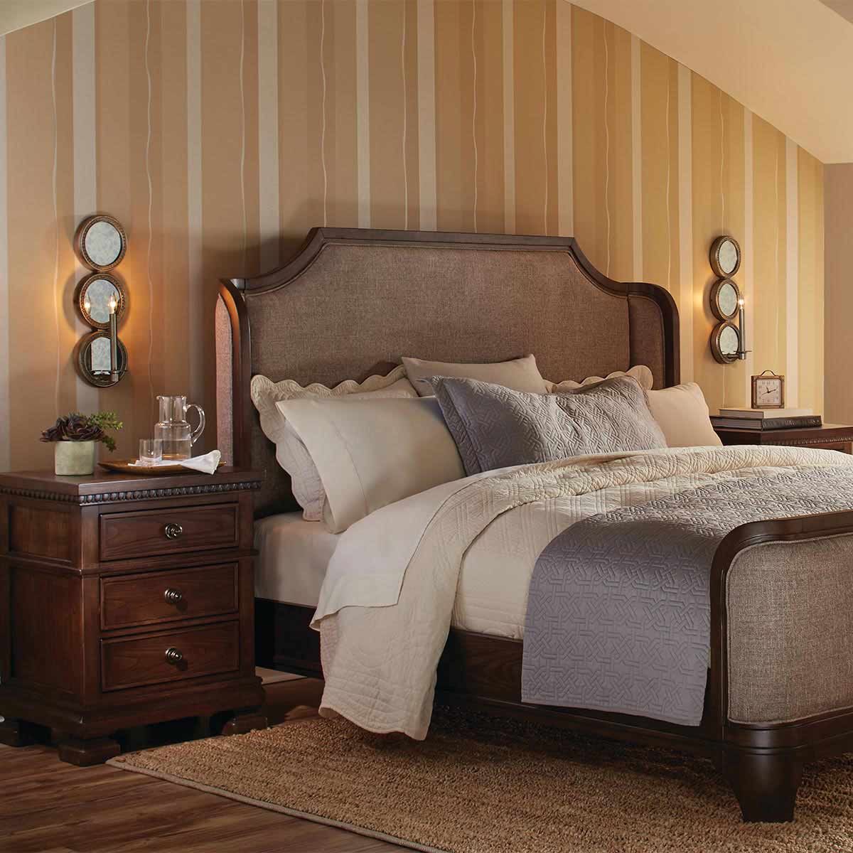 Adderbourne Hamptons Wall Light Sterling Gold Adderbourne Hamptons Wall Light Sterling Gold — in situ view