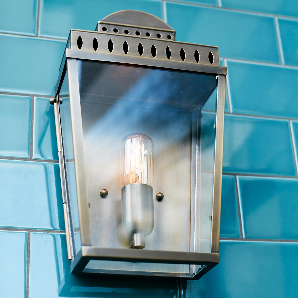 Aldermere House Traditional Outdoor Wall Lantern Polished Nickel Aldermere House Traditional Outdoor Wall Lantern Polished Nickel — in situ view