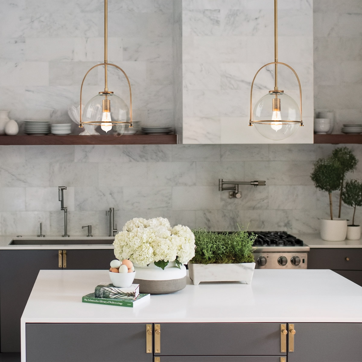 Ashdown Manor Retro Modern Glass Globe Pendant Heritage Brass Ashdown Manor Retro Modern Glass Globe Pendant Heritage Brass — in situ view