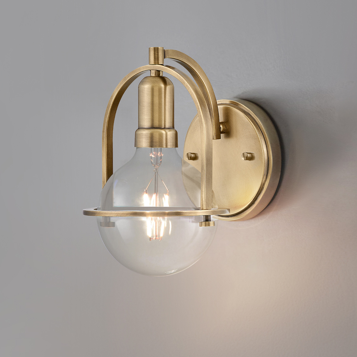 Ashdown Manor Retro Modern Wall Light Heritage Brass Ashdown Manor Retro Modern Wall Light Heritage Brass — in situ view