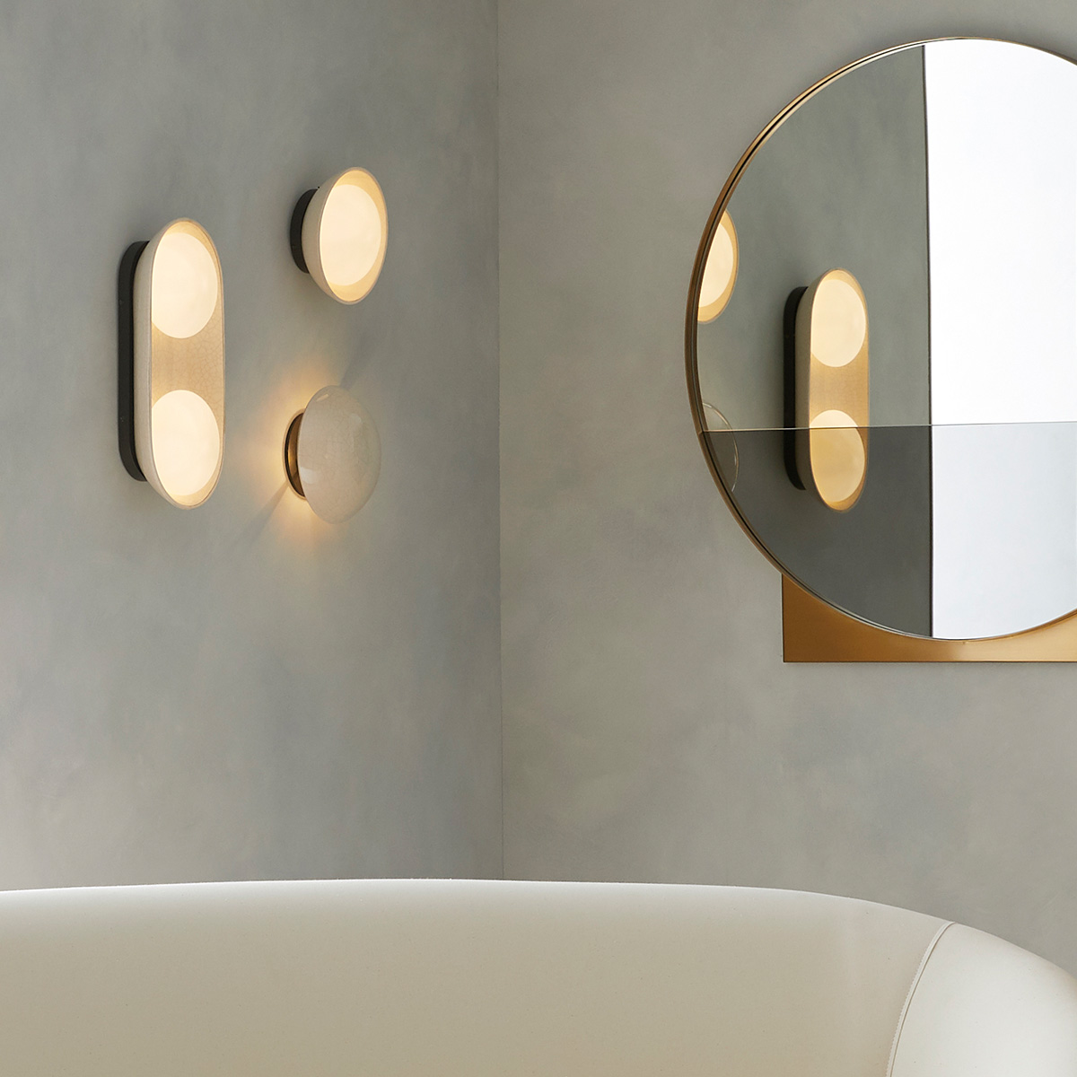 Kilnstone Retro Modern Ceramic Wall Light Ivory Crackle Glaze Kilnstone Retro Modern Ceramic Wall Light Ivory Crackle Glaze — in situ view