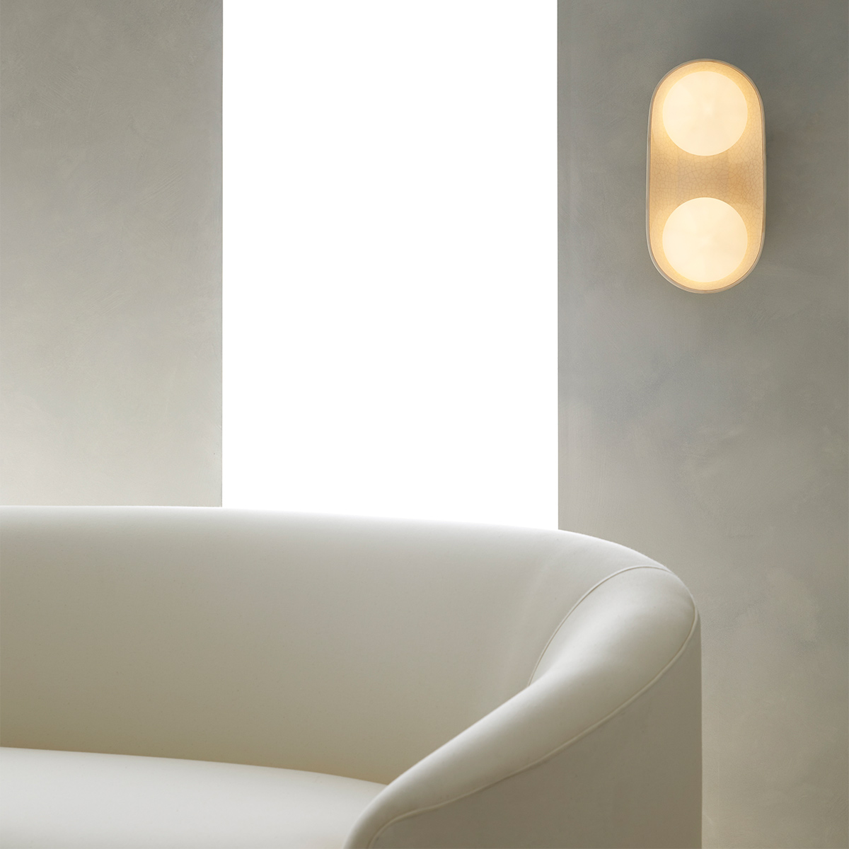 Kilnstone Retro Modern Ceramic Wall Light Ivory Crackle Glaze Kilnstone Retro Modern Ceramic Wall Light Ivory Crackle Glaze — in situ view