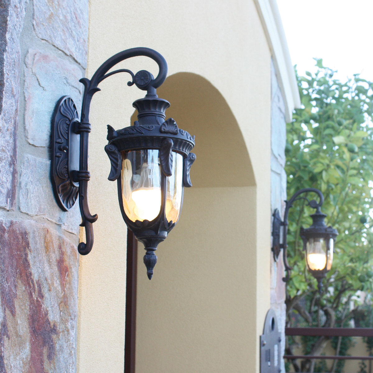Liberty Crossing Traditional Outdoor Wall Lantern Old Bronze Liberty Crossing Traditional Outdoor Wall Lantern Old Bronze — in situ view