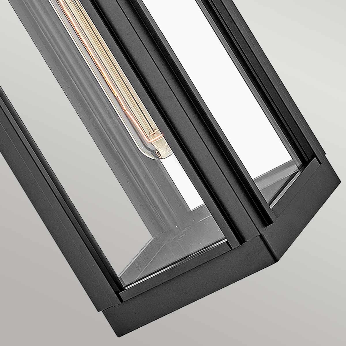 Merricks Harbour Traditional Outdoor Wall Lantern in Black Merricks Harbour Traditional Outdoor Wall Lantern in Black — detail view